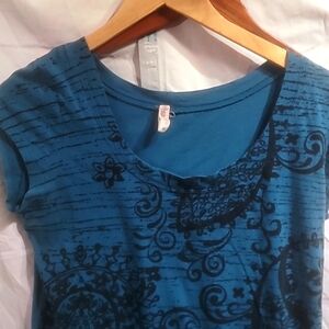 Women's pink Lotus size medium top